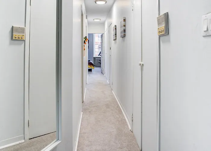 3 Bedroom Cozy Unit In Hells Kitchen